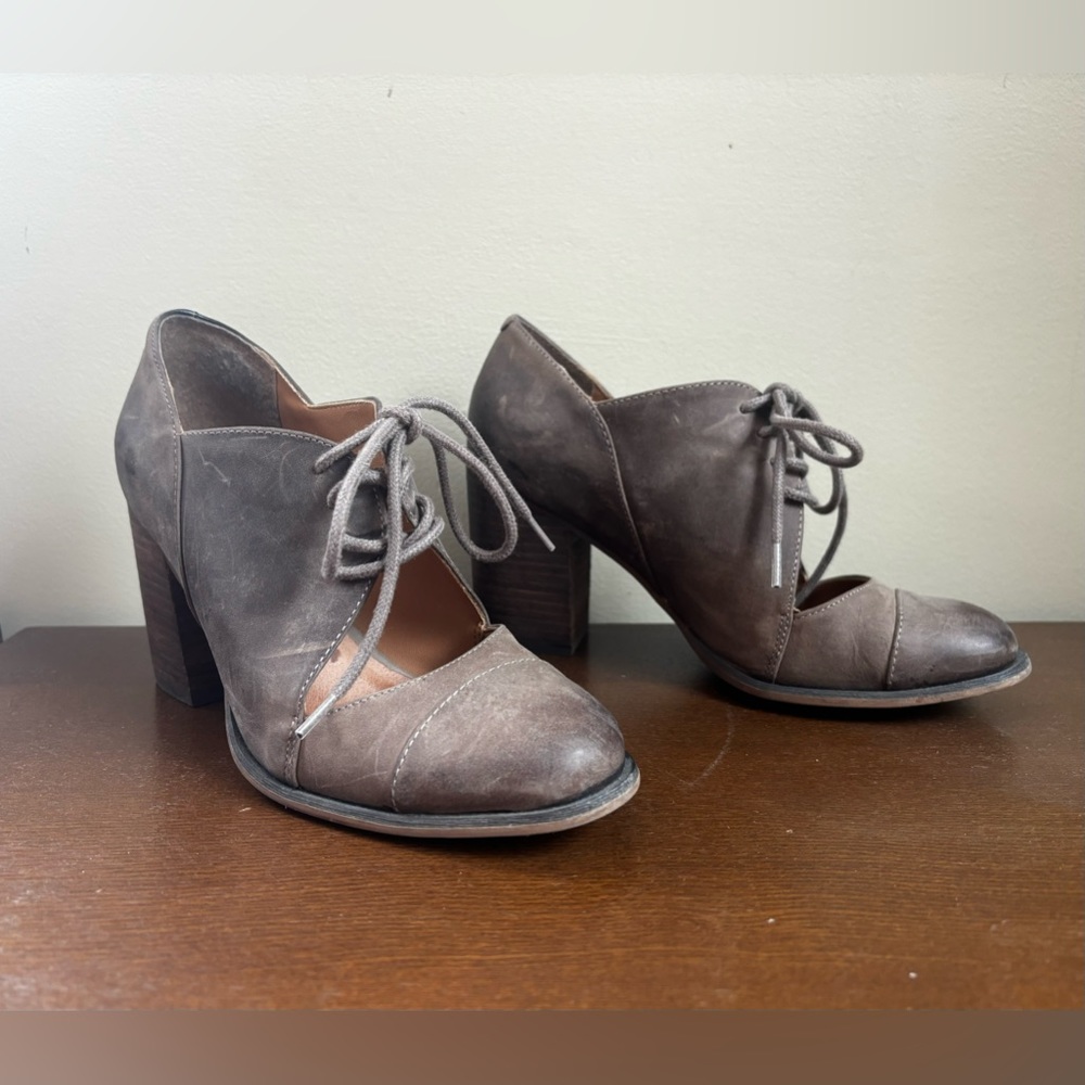 ALDO Leather Vintage Inspired Oxford Pumps * Size 6.5